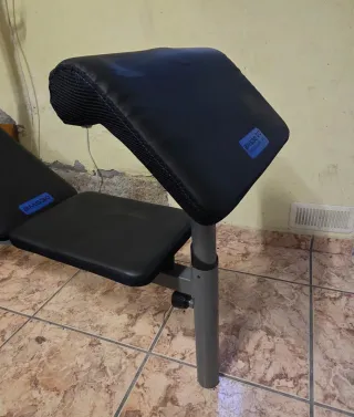 Banco Domyos BM530 + barra, discos y mancuernas.