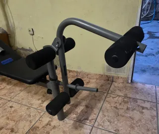 Banco Domyos BM530 + barra, discos y mancuernas.