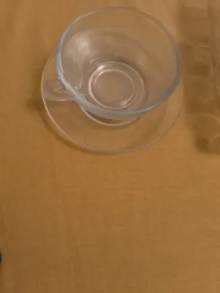 4 Vasos y 4 tazas de cristal