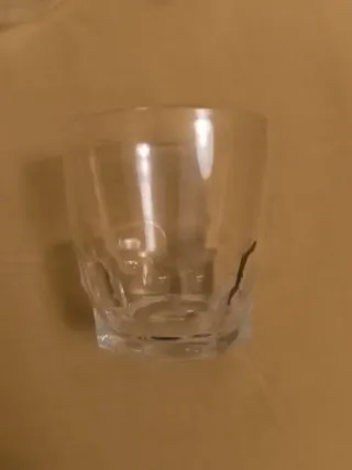 4 Vasos y 4 tazas de cristal