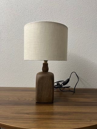 Lámpara de mesa Zara Home madera y tela