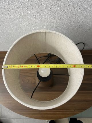 Lámpara de mesa Zara Home madera y tela