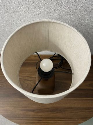 Lámpara de mesa Zara Home madera y tela