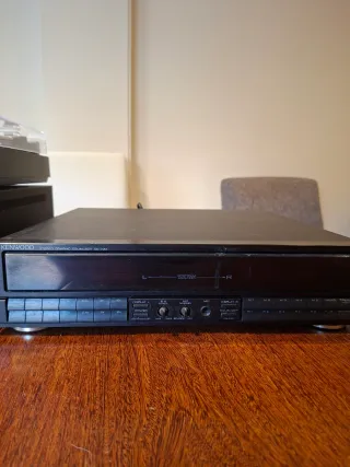 Giradischi Marantz e Amplificatore Kenwood