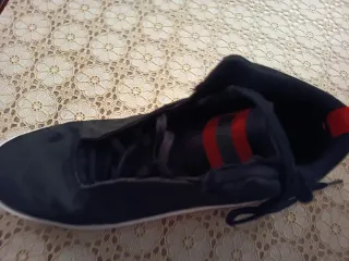 Scarpe Adidas nere e rosse