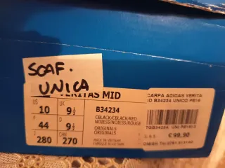 Scarpe Adidas nere e rosse