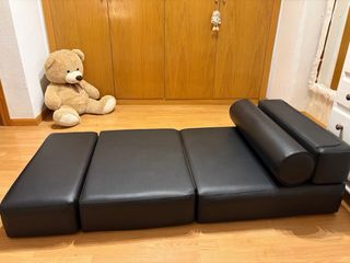 Puff convertible en cama negra