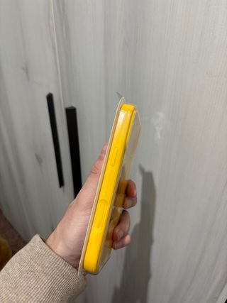 Funda Silicona iPhone 17 Pro Max Amarilla