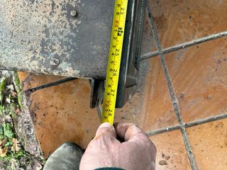 Chimenea de leña metálica con puerta de cristal