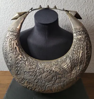 Collar chino antiguo