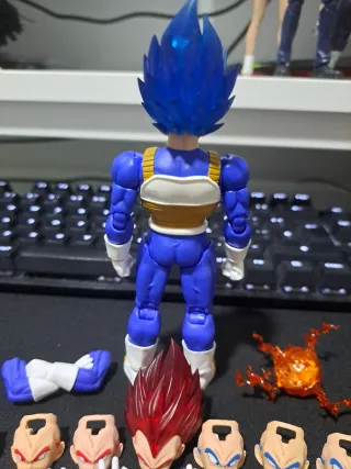 Figura Vegeta Super Saiyan Blue, Leer descripción