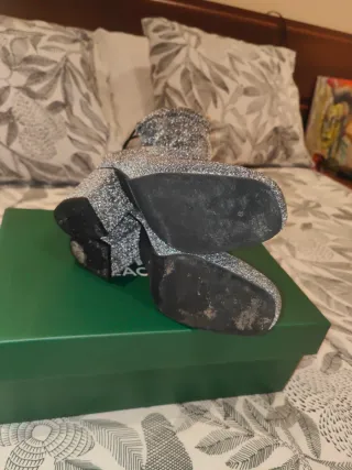 Botines plateados brillantes
