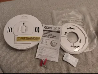 Dos alarmas de humo y monóxido de carbono 10SCO