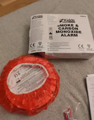 Dos alarmas de humo y monóxido de carbono 10SCO