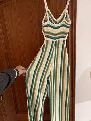 Mono de rayas con aberturas