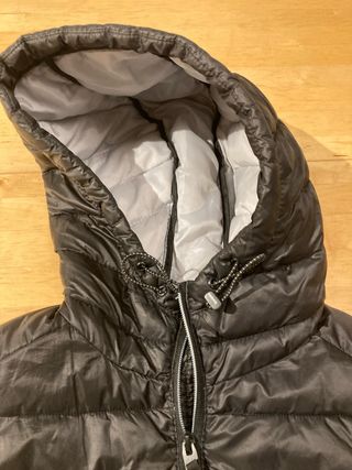 Chaleco acolchado con capucha Bershka negro