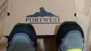 Zapatos de seguridad negros y grises