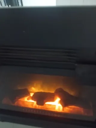 Chimenea eléctrica negra