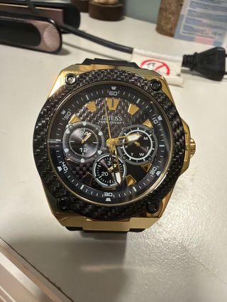 Reloj Guess Hombre Negro y Dorado