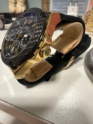 Reloj Guess Hombre Negro y Dorado