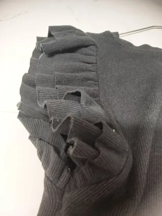 Camiseta Zara Negra Volantes - Talla S