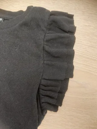 Camiseta Zara Negra Volantes - Talla S