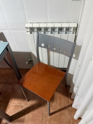 Mesa y 4 Sillas Cocina/Comedor