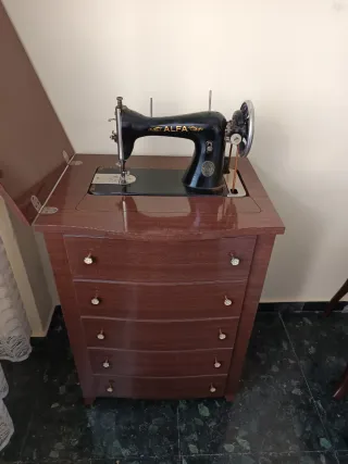 Máquina de coser ALFA original antigua
