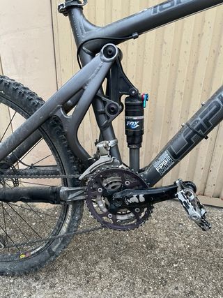 Bicicleta enduro doppia sospensione