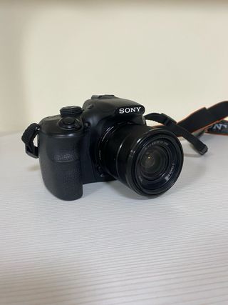 Sony Alpha 3000 + objetivo + 2 baterías + funda