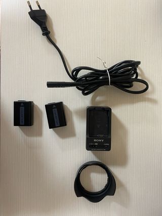 Sony Alpha 3000 + objetivo + 2 baterías + funda