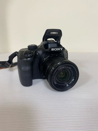Sony Alpha 3000 + objetivo + 2 baterías + funda