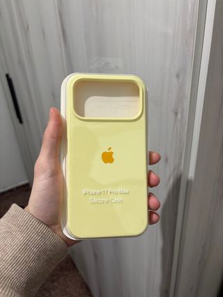 Funda Silicona iPhone 17 Pro Max Amarilla