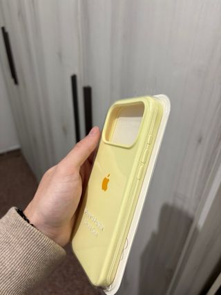 Funda Silicona iPhone 17 Pro Max Amarilla