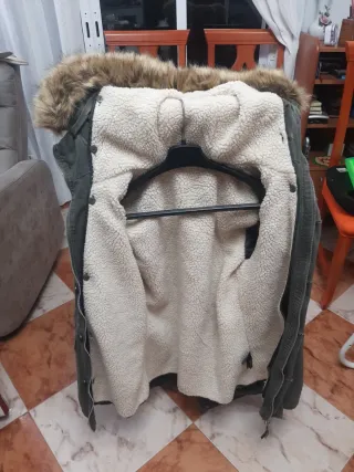 Chaquetón unisex verde con capucha