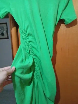Vestido verde fruncido