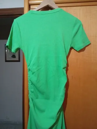 Vestido verde fruncido