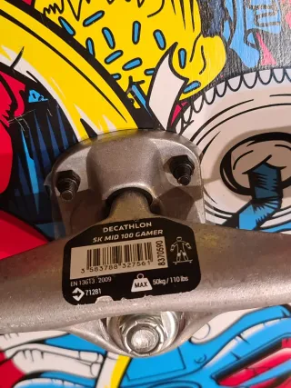 Monopatín OXELO con diseño de mono samurái