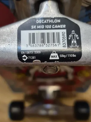 Monopatín OXELO con diseño de mono samurái