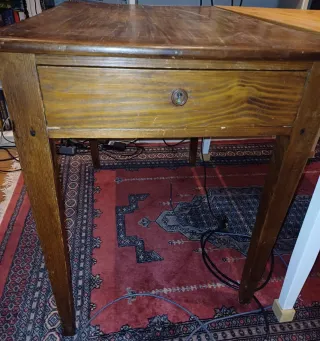 Escritorio de madera antiguo