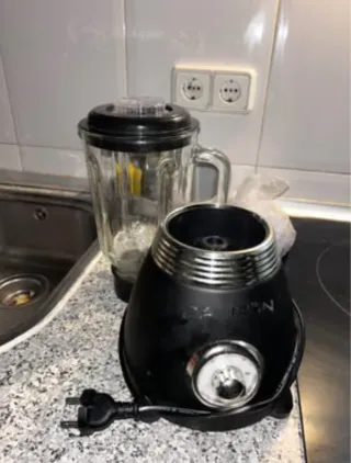 Licuadora de vaso negra