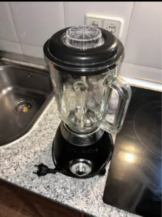 Licuadora de vaso negra