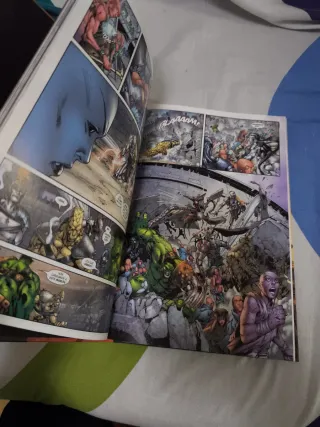 marvel must have el increíble hulk. planeta hulk