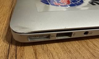 MacBook Air 13” Plateada + Tarjeta 128GB