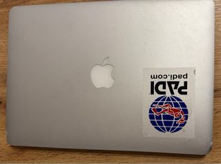 MacBook Air 13” Plateada + Tarjeta 128GB