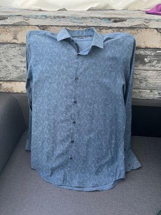 Camisa azul estampada