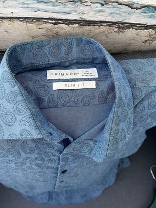 Camisa azul estampada
