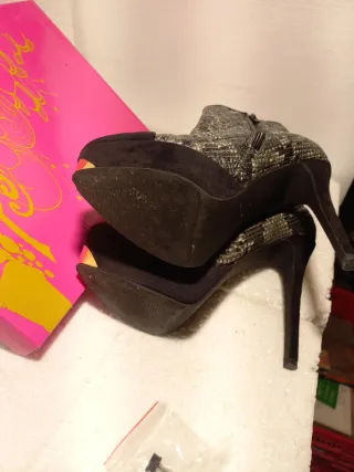 Botines de diseño piel serpiente