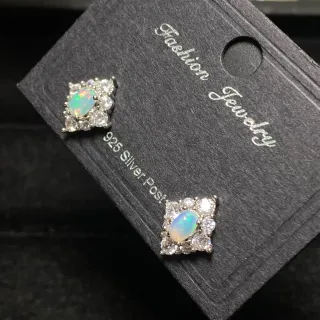 2 pares de pendientes de ópalo natural