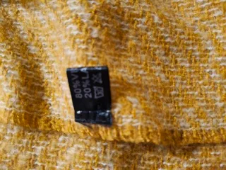 Set 2 sciarpe: gialla e nera, rossa e nera